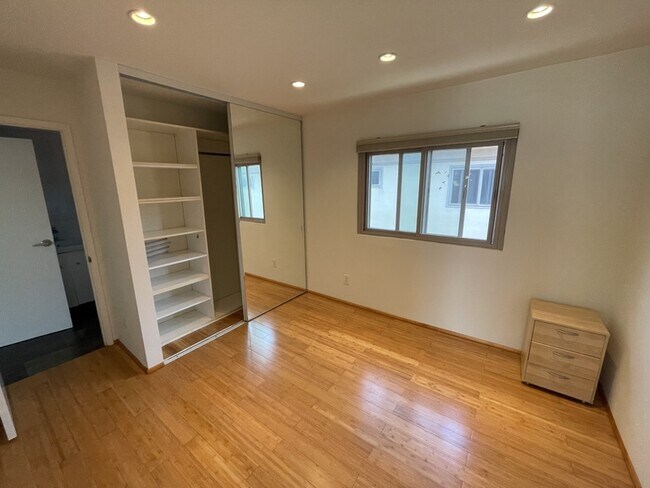 Foto del edificio - 2680 Worden St