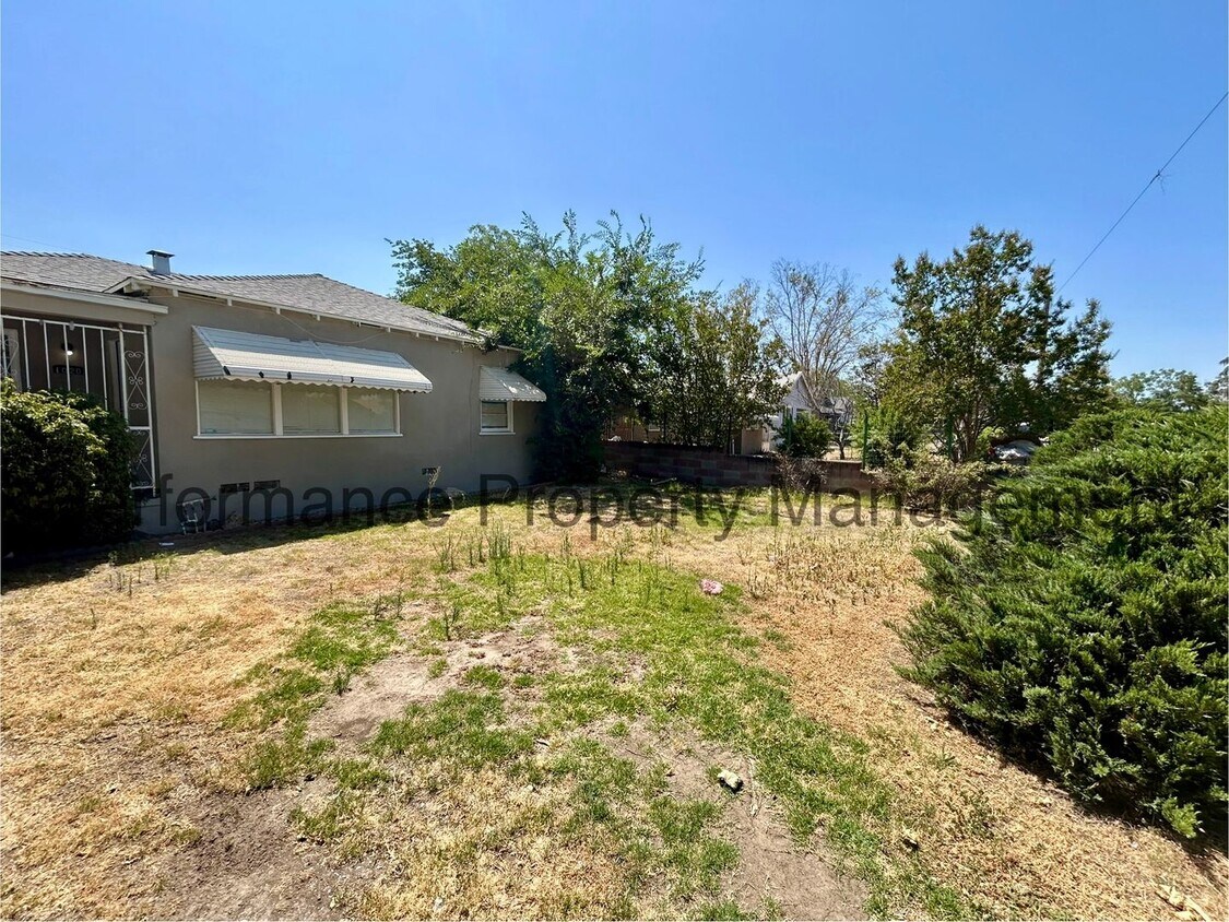 Foto principal - Charming 3 Bed/1 Bath in Home w/ RBP & Sec...
