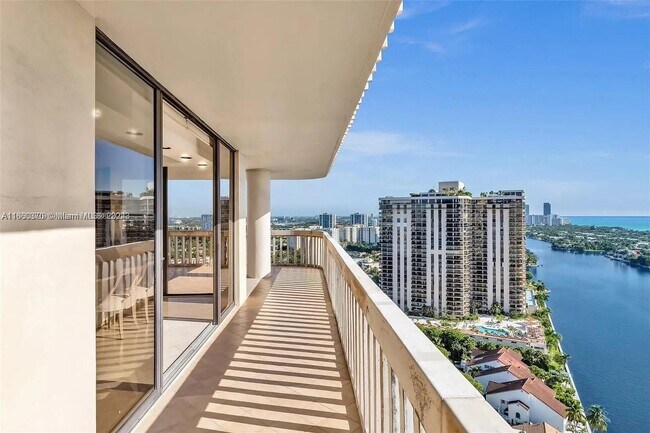 Foto del edificio - 19355 Turnberry Way