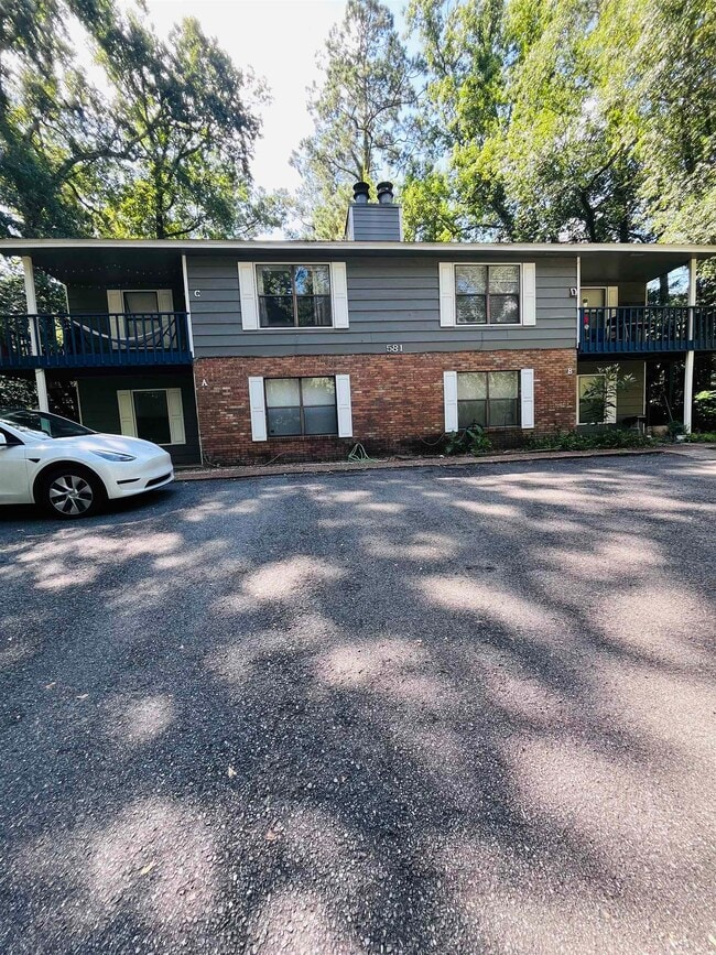 Building Photo - 581 Holyoke Ct