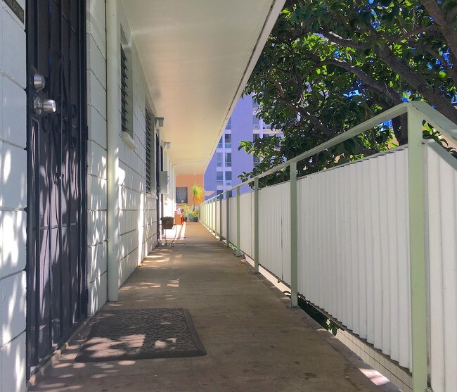 Foto del edificio - 1213 Rycroft St