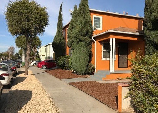Private Entrance - 714 S Eucalyptus Ave