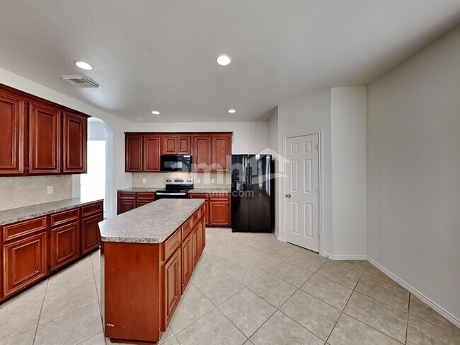 Foto del edificio - 15818 Shoreline Terrace Dr