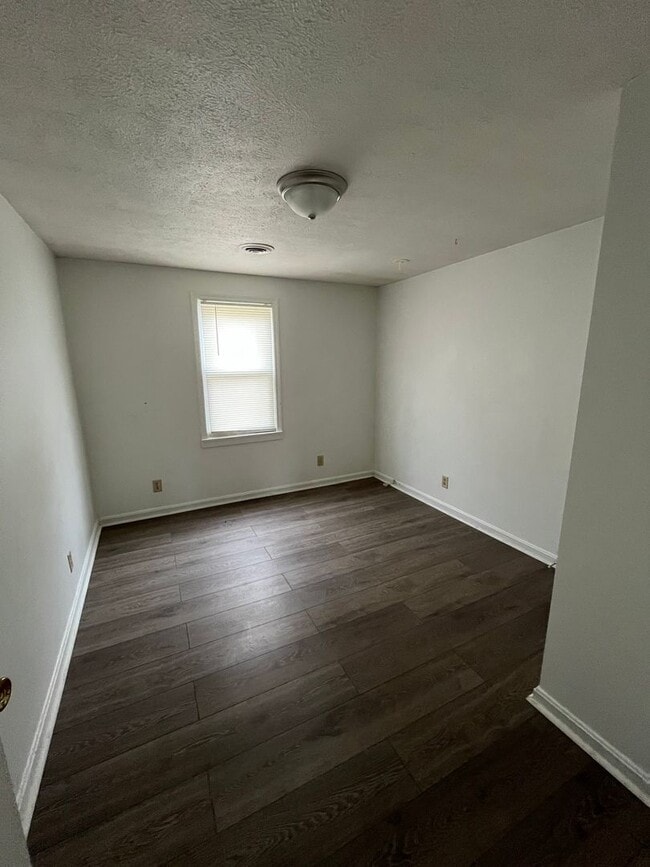 Building Photo - 2 bedroom house with carport