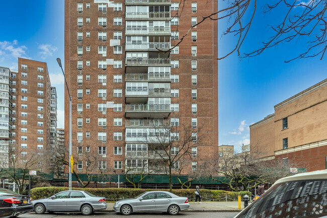 Building Photo - Carlyle Towers