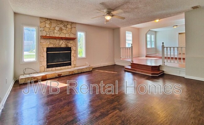 Foto del edificio - 8437 Maple St