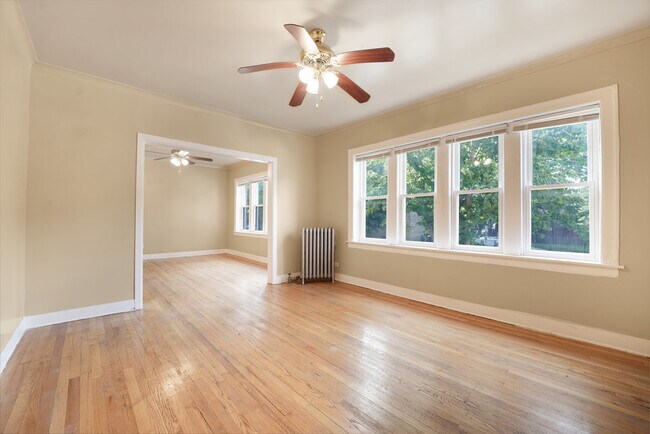 Building Photo - 1414 W 81st St