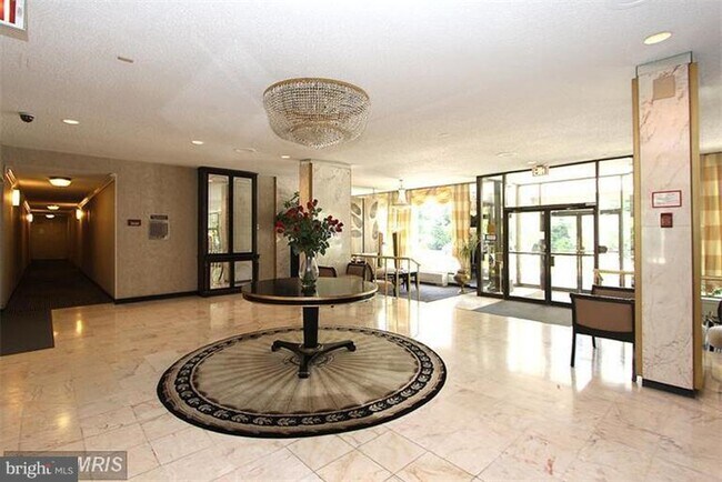 Lobby with 24-Hour Receptionists - 11801 Rockville Pike