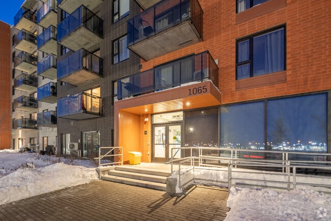 Building Photo - Le DIX65