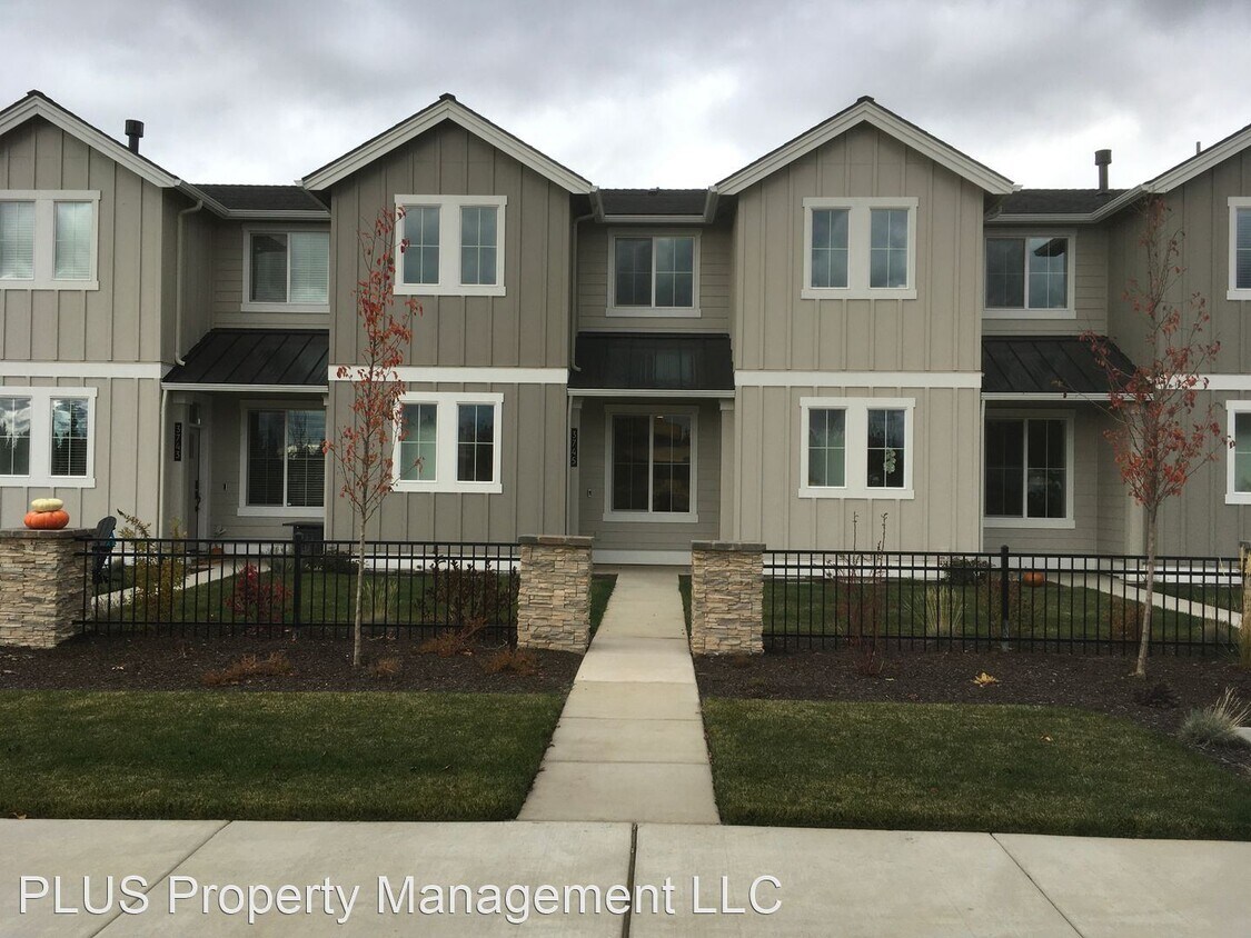 3 br, 2.5 bath House 3745 NE Eagle Road House Rental in Bend, OR