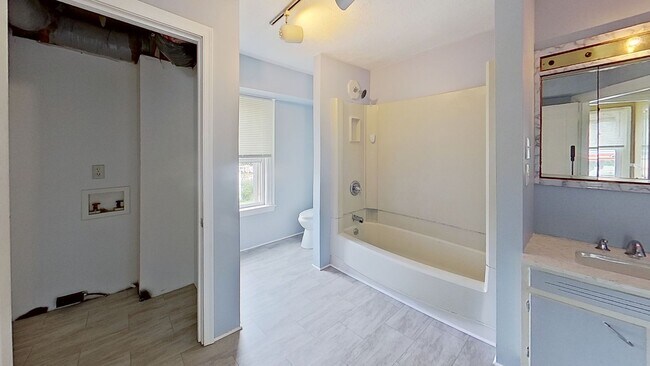 Foto del edificio - 2238 Old Trail Rd