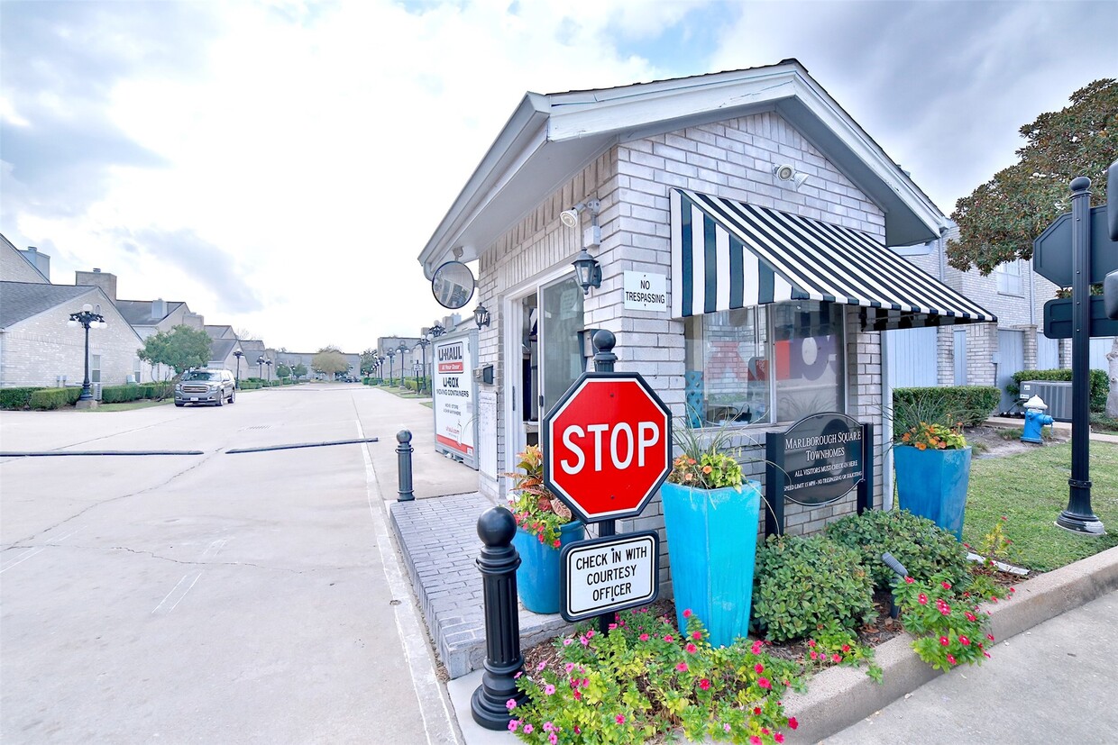 Foto principal - 532 Wilcrest Dr