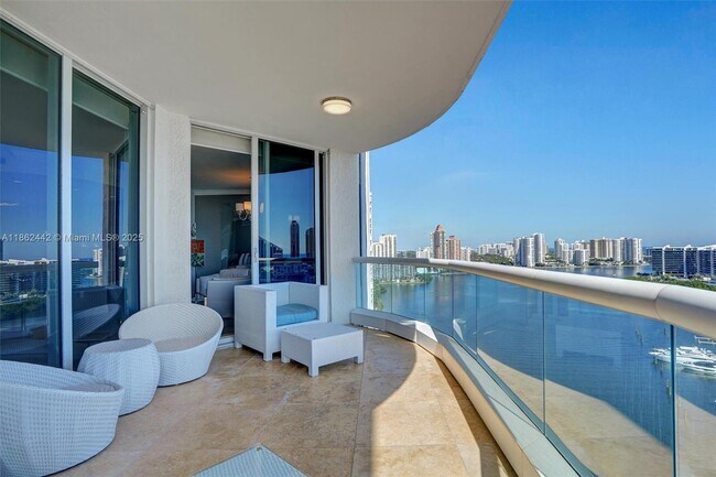 Foto del edificio - 6000 Island Blvd