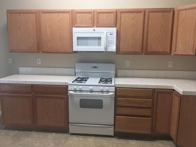 Building Photo - Move-In Special 1/2 Off the First Month's Rent