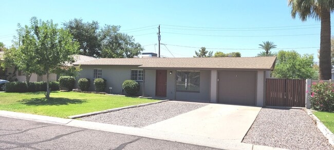 Building Photo - 4247 E Montecito Ave