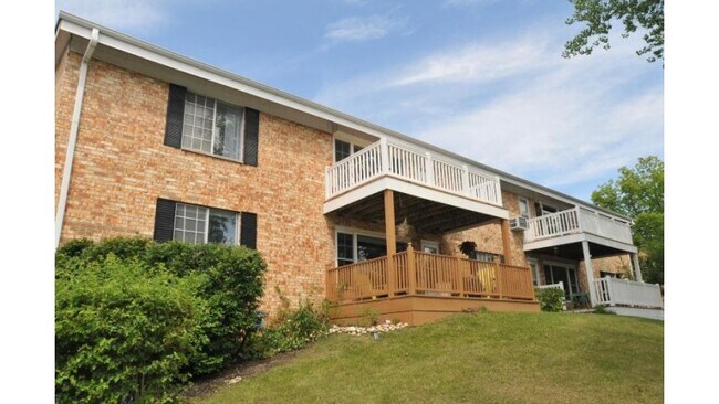 Building Photo - 524 Laurel Lake Rd