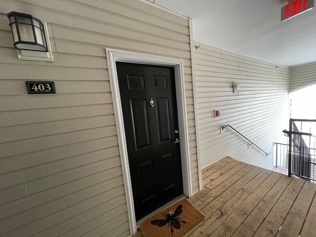 Building Photo - Stunning 3 Bed 2 Bath Condo In Amenity-rich Westchester At Stratford