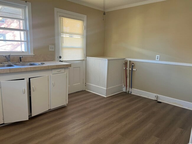 Building Photo - 508 Sycamore St