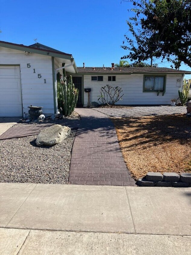 Primary Photo - 3 bedroom 2 bath house for Lease