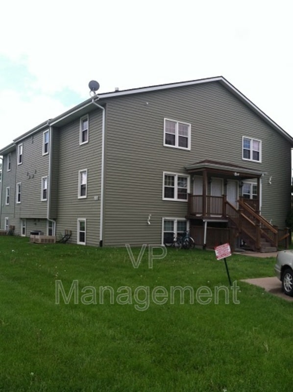Primary Photo - 2218 Emerald Dr