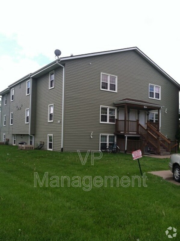Building Photo - 2218 Emerald Dr