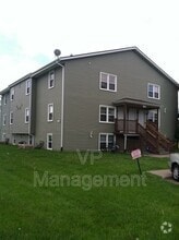 Building Photo - 2218 Emerald Dr