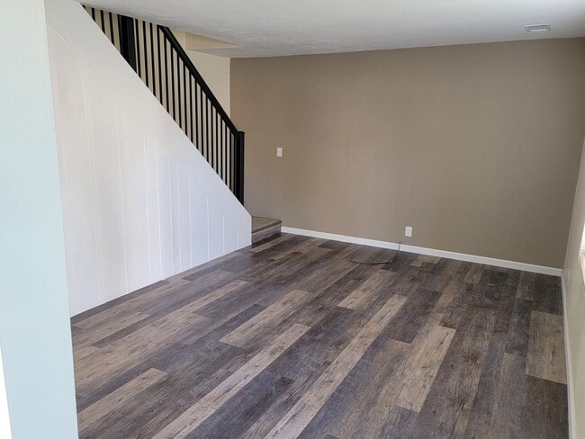 Building Photo - 2 Bedroom Townhome in Shiloh