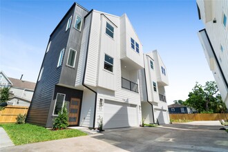 Building Photo - 1120 Hogan St
