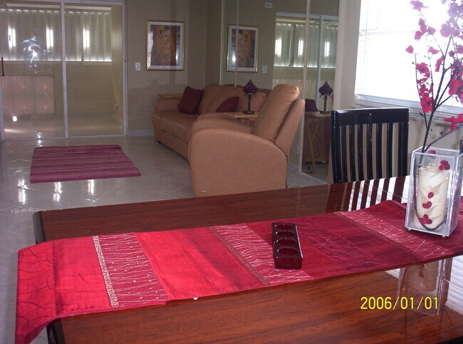 Building Photo - 320 S Surf Rd