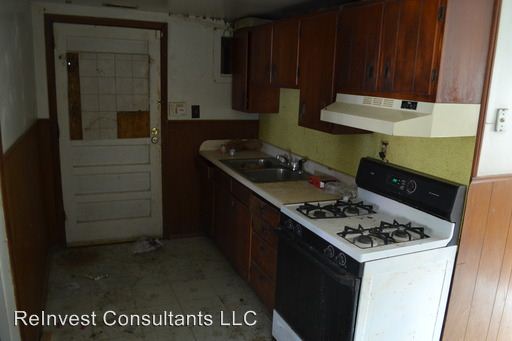 Building Photo - 2491 Roosevelt Ave
