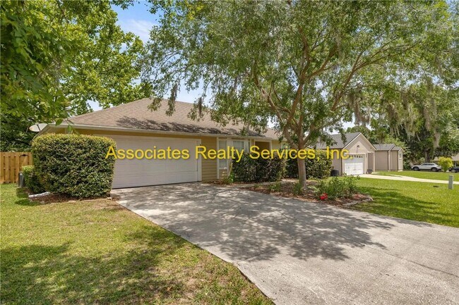 Foto del edificio - Charming, spacious 3bed/2bath home w/ office, screened patio & double car garage in Northridge su...