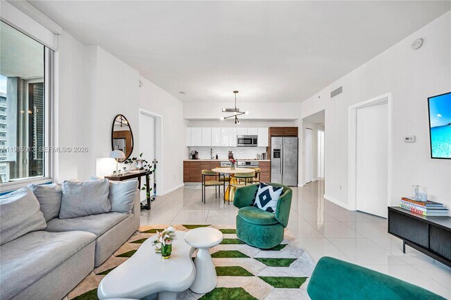 Building Photo - 1010 SW 2nd Ave