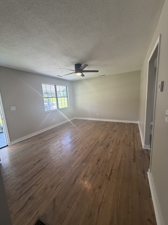Foto del edificio - 62183 Forestview Dr