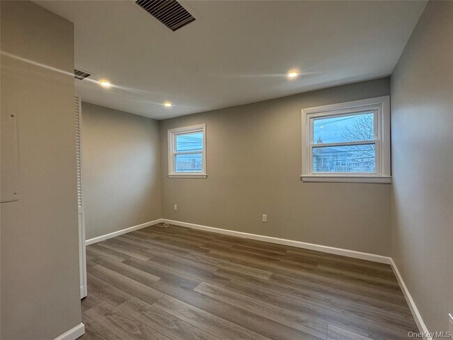 Foto del edificio - 817 E Walnut St