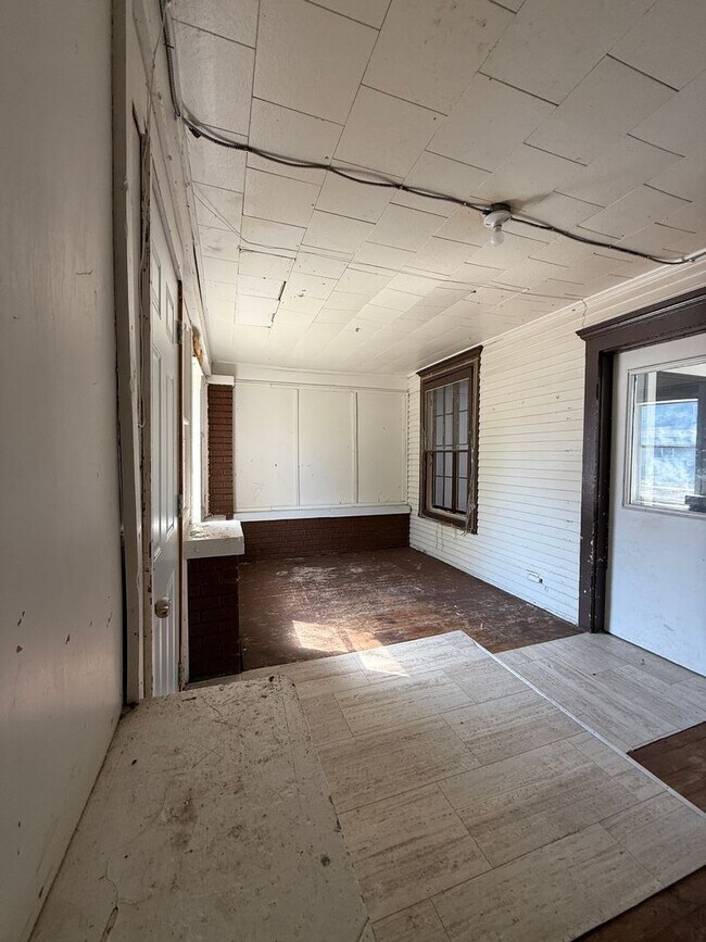 Foto del edificio - Large 4 bedroom Home