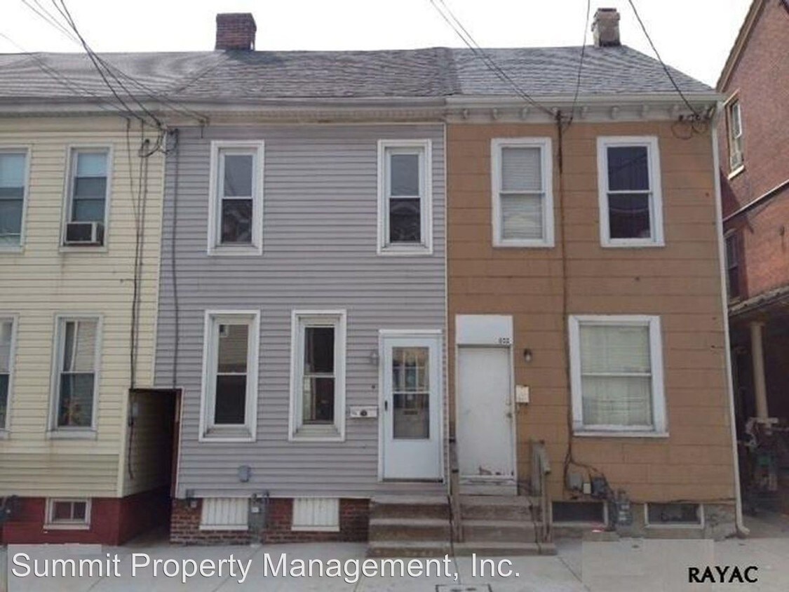 Primary Photo - 3 br, 1 bath House - 650 West College Avenue