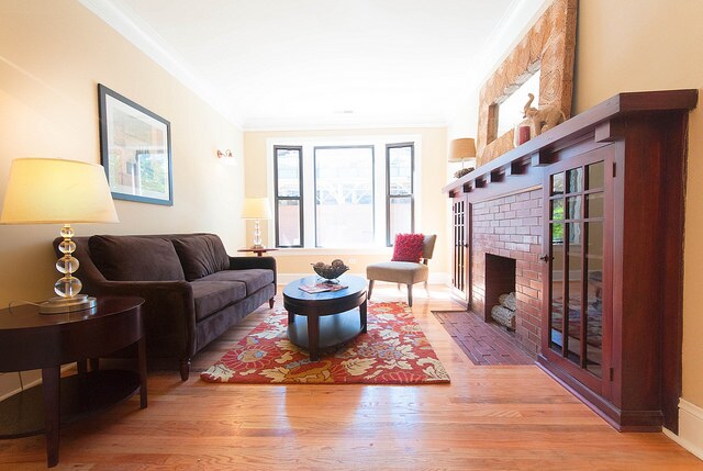 Interior Photo - 1010 W. Waveland