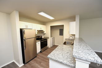 Building Photo - Keystone Crossing Apartment Homes