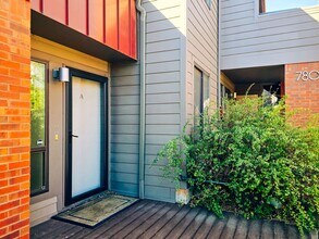 Building Photo - 780 Walnut St