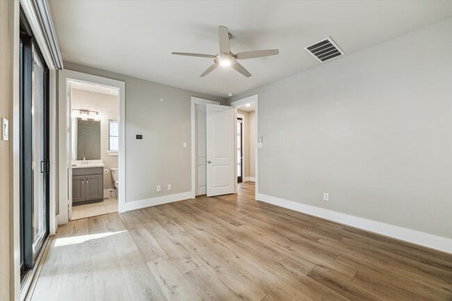 Foto del edificio - 1214 W 25th St