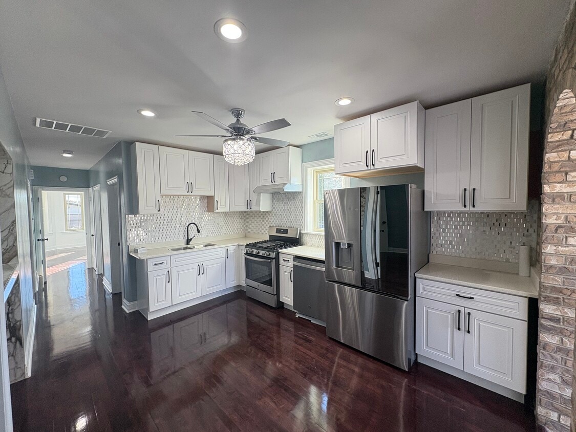 Primary Photo - 2026 W McLean Ave