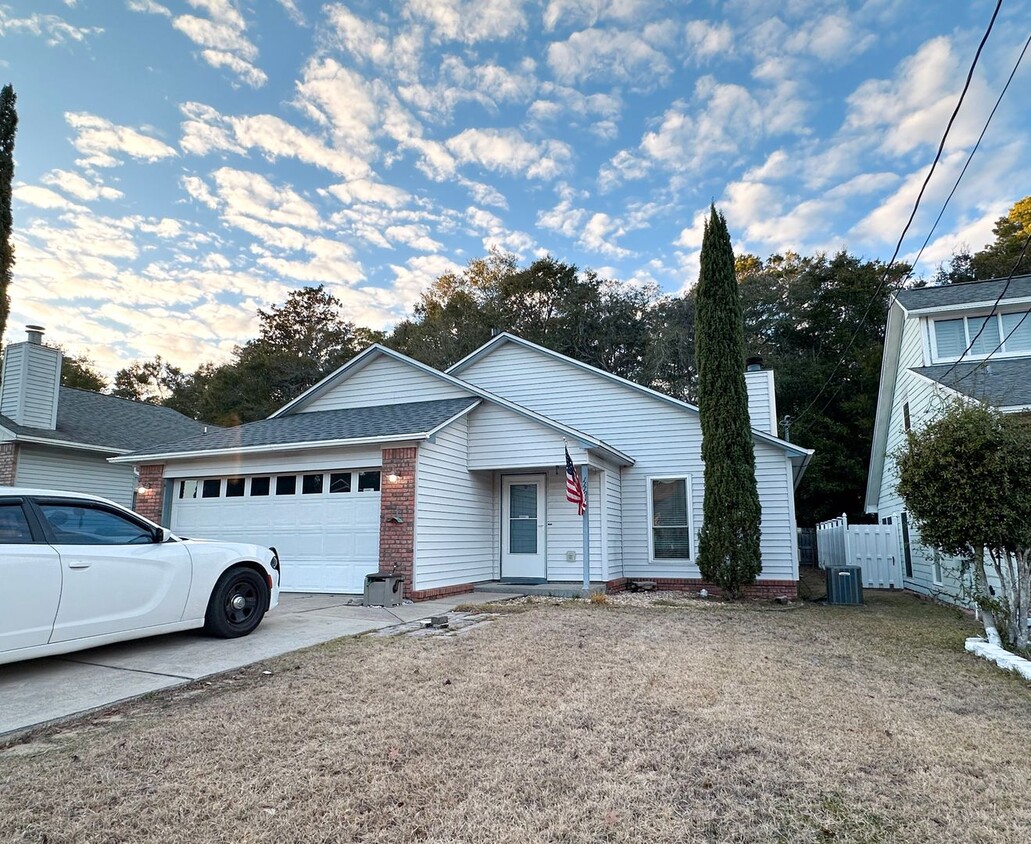 Primary Photo - No HOA 3 bedroom home with whole house gen...