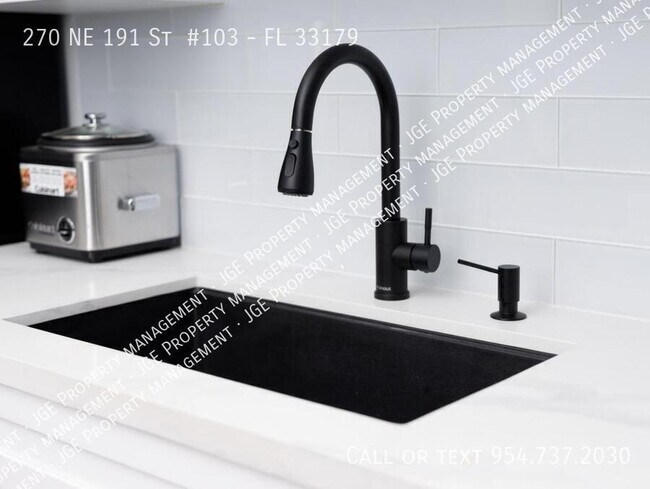 Foto del edificio - 270 NE 191st St