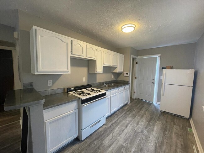 Foto del edificio - 4445 E 144th St