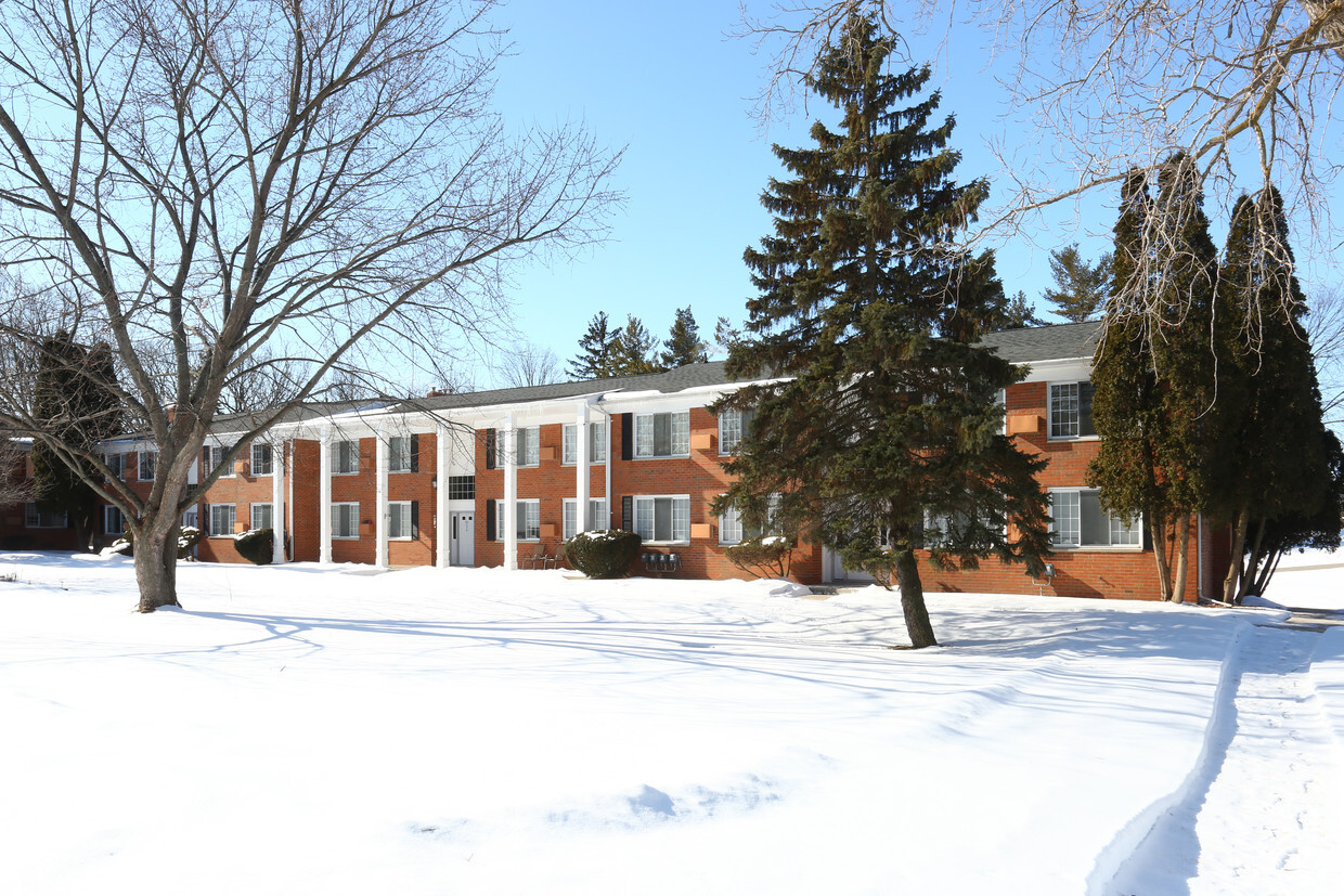 Primary Photo - COLONIAL APARTMENTS