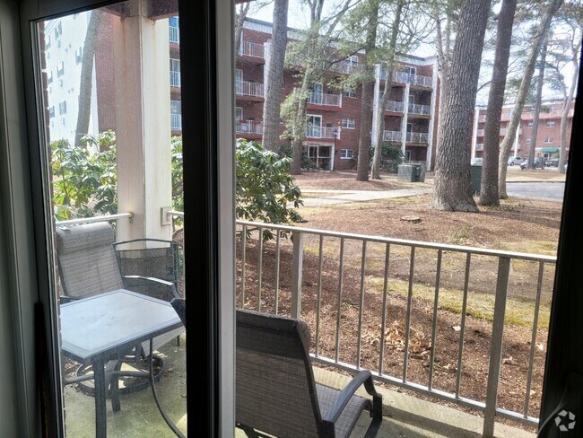Building Photo - 65 Greentree Ln