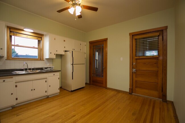 Building Photo - 3531 N Bell Ave