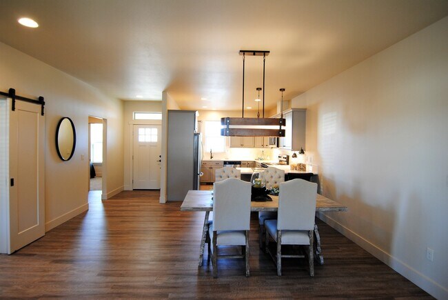 Foto del edificio - 1712/1714 Danny Boy Ln. Duplex