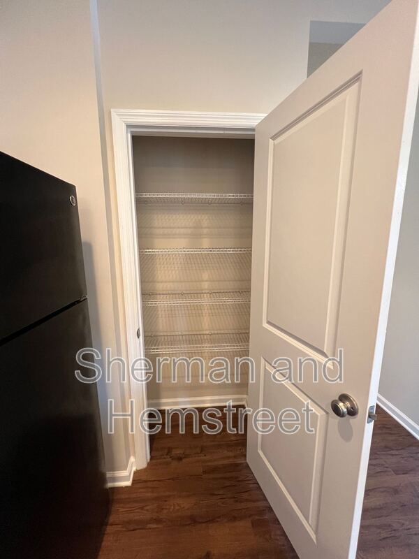 Foto del edificio - 1001 Joiner Cir