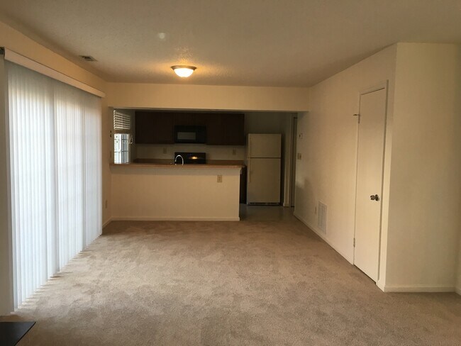 Building Photo - 656 Oleander Cir